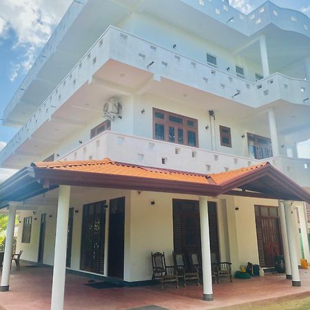 Horizon Guest House Mirissa Bagian luar foto