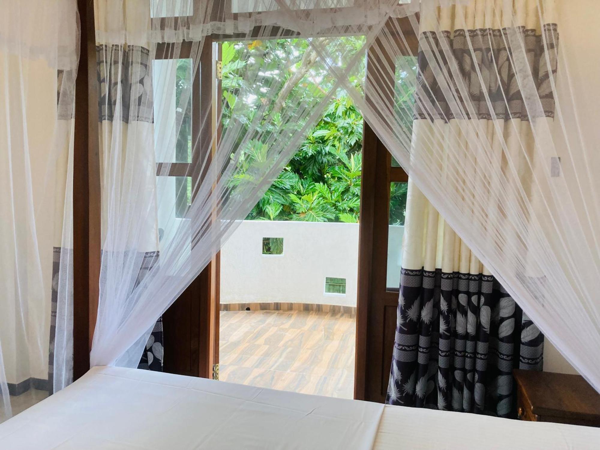 Horizon Guest House Mirissa Bagian luar foto